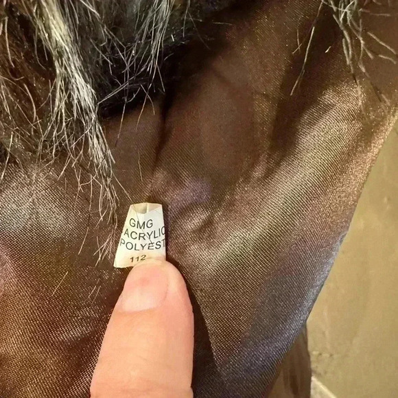 Feathery Faux Fur Vest Fits between a Small and Medium - Picture 9 of 10